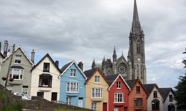 UK house prices fall for first time in 6 months – Halifax