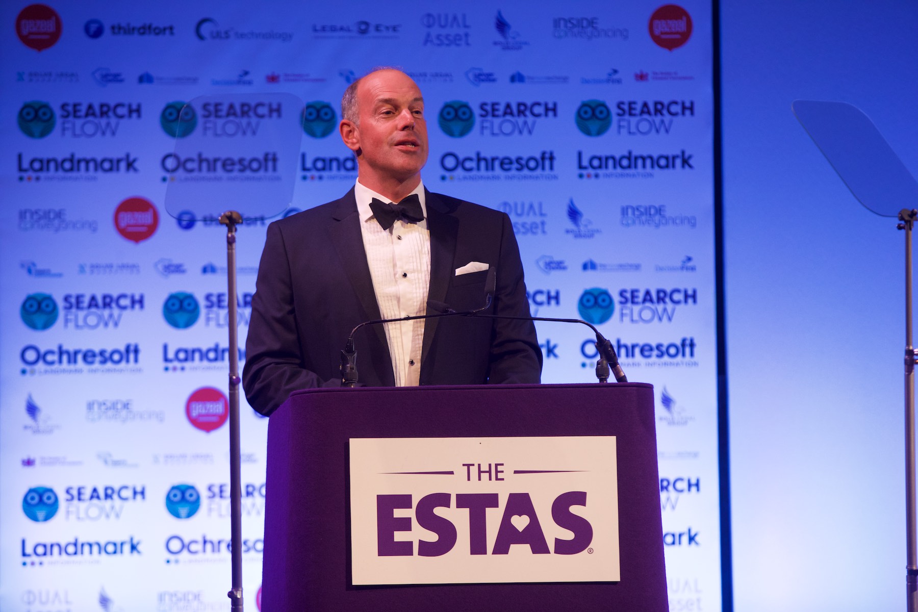 Phil Spencer Announces UK’s Top Conveyancers at the ESTAS Customer Service Awards
