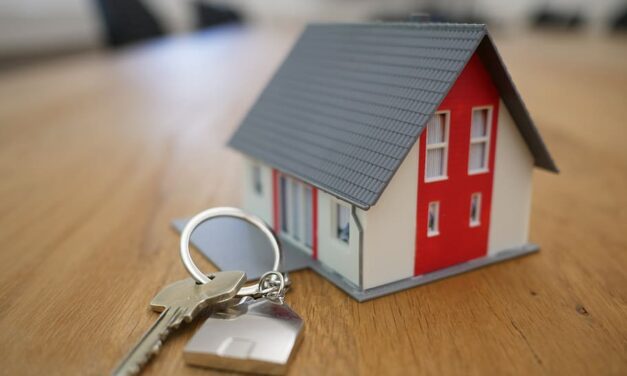 HSBC temporarily withdraws mortgage deals amid turbulent times in UK lending market