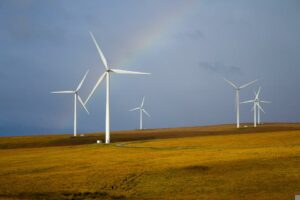 Labour lifts ban on onshore windfarms